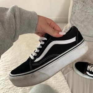Platform black vans